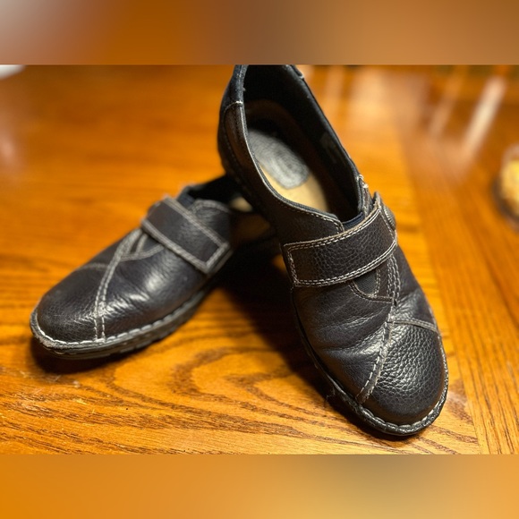 Women’s Black Leather Loafers by Earth Origins 8.5 - Picture 2 of 9